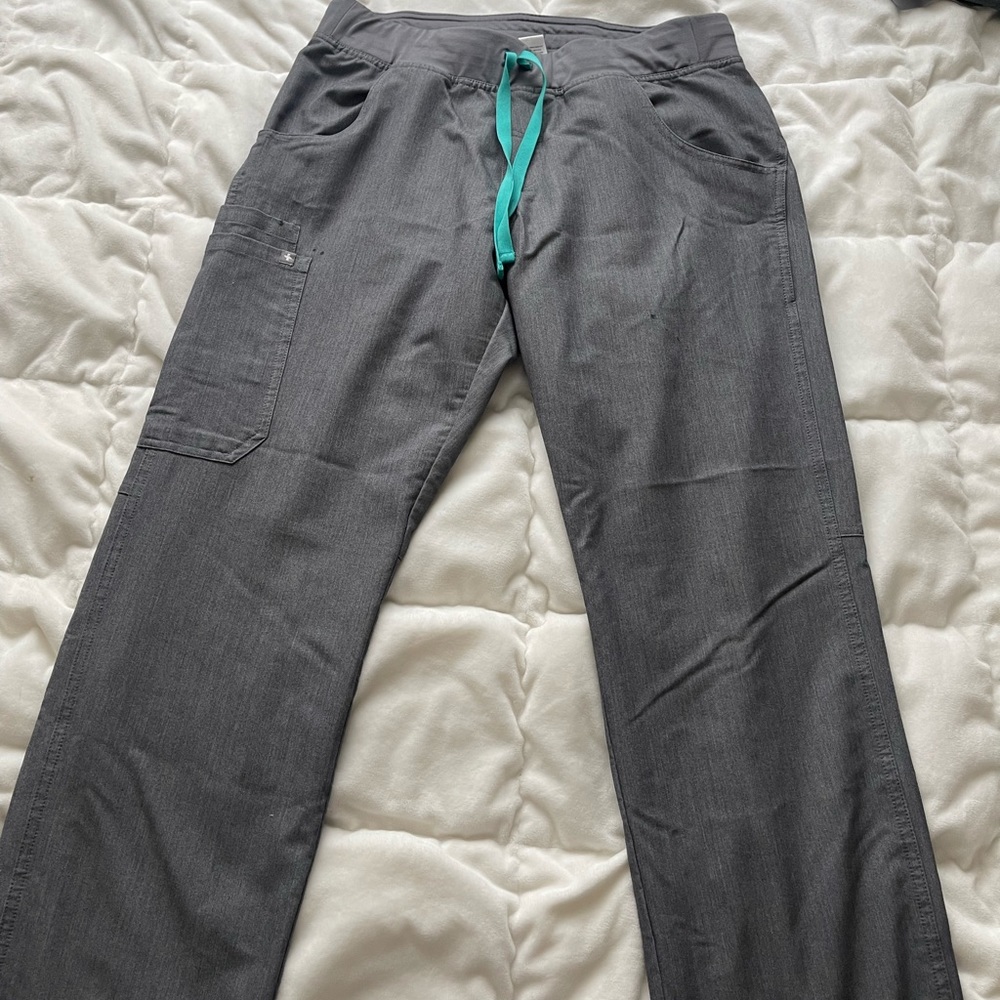 FIGS GREY GRAPHITE KADE CARGO SCRUB PANT